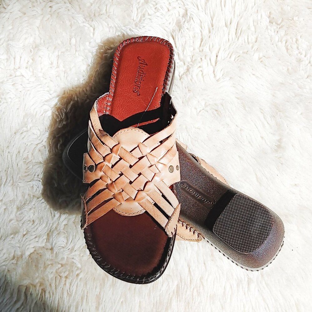 Summer Year Round! Women’s Tan Leather Slide Wedge Sandals - Great Condition!